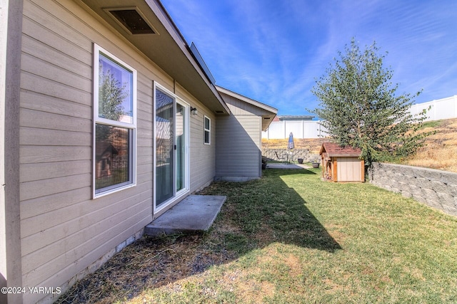 617 Westwind Dr, Zillah, WA 98953 - view of yard featuring a shed, fence, and an outbuilding