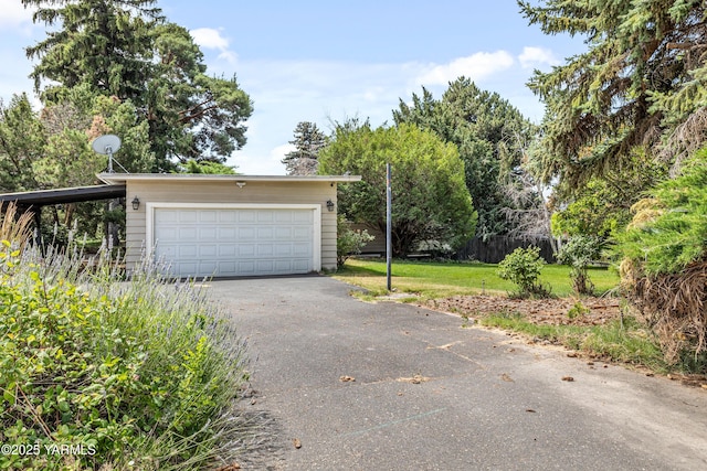 118 Glen Dr, Zillah, WA 98953 - garage featuring driveway
