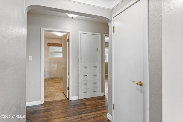 118 Glen Dr, Zillah, WA 98953 - hallway featuring arched walkways and wood finished floors