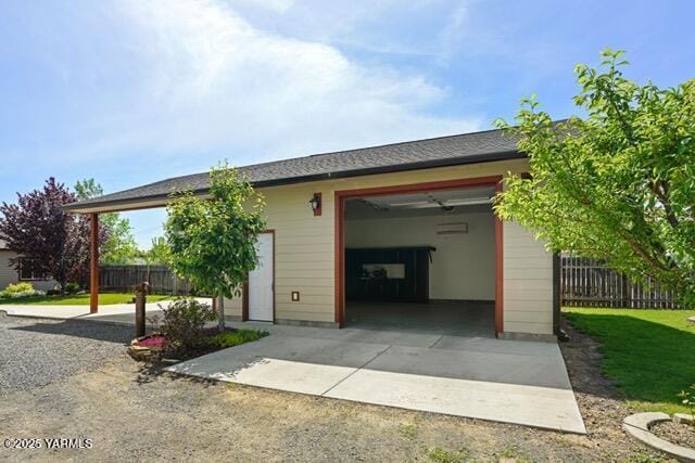 1319 S 15th Ave, Yakima, WA 98902 - view of front facade featuring an attached garage