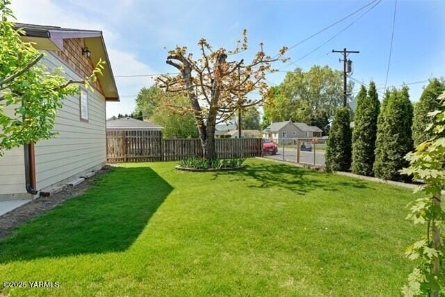 1319 S 15th Ave, Yakima, WA 98902 - view of yard