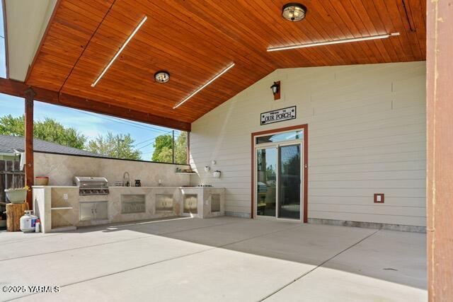 1319 S 15th Ave, Yakima, WA 98902 - view of patio / terrace