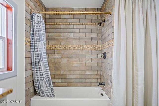 1319 S 15th Ave, Yakima, WA 98902 - full bathroom with shower / bath combo