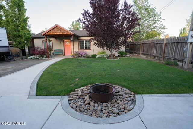 1319 S 15th Ave, Yakima, WA 98902 - view of yard featuring a fire pit