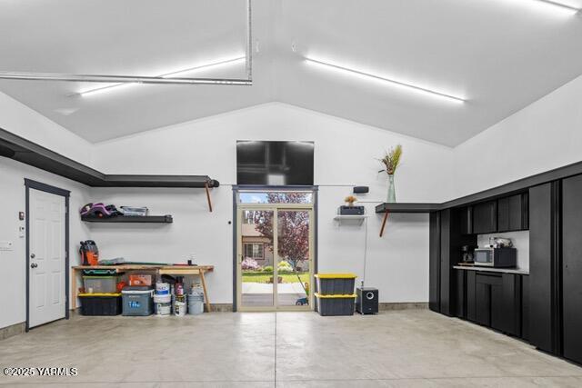 1319 S 15th Ave, Yakima, WA 98902 - view of garage