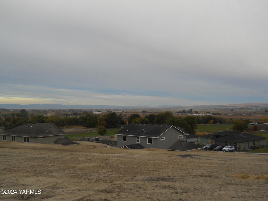 1315 W Ivy Ct, Sunnyside, WA 98944