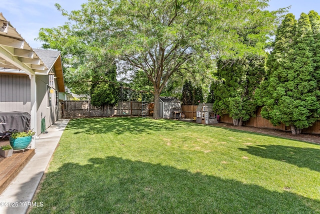 5504 Webster Ave, Yakima, WA 98908 - fenced backyard with a storage unit