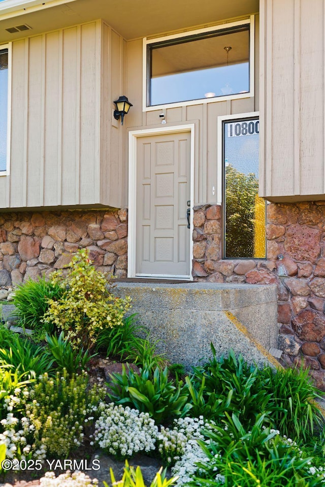 10800 Zier Rd, Yakima, WA 98908 - entrance to property featuring stone siding