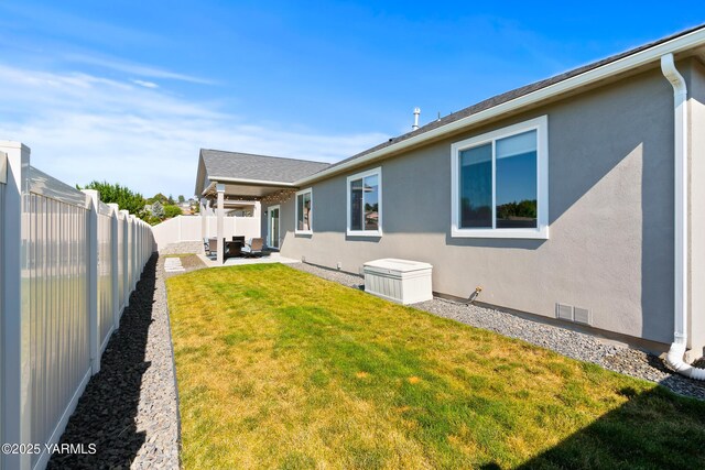 7402 Viewcrest Way, Yakima, WA 98908 - fenced backyard featuring a patio area