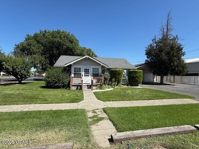 9 W Court St, Union Gap, WA 98903 - view of front of house with driveway