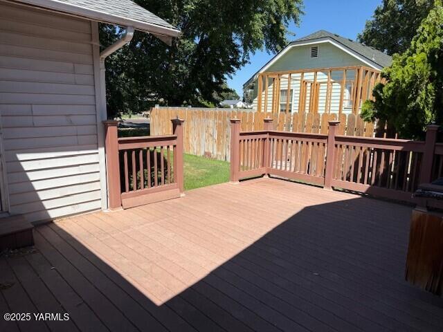 9 W Court St, Union Gap, WA 98903 - view of wooden deck