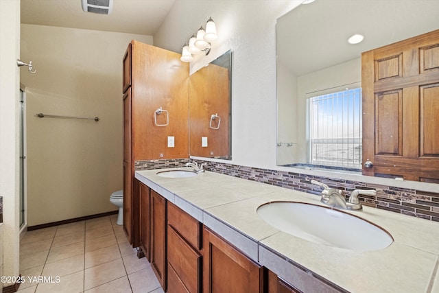 full bath with decorative backsplash, visible vents, a sink, and toilet