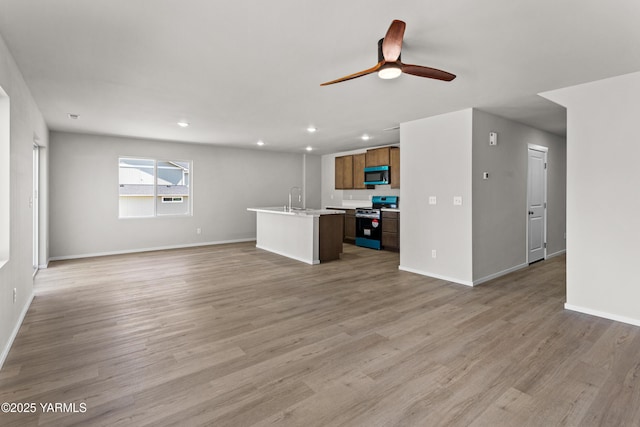 518 Chinook Winds Ln Lot 10, Tieton, WA 98947 - unfurnished living room featuring light wood finished floors, baseboards, a sink, and ceiling fan