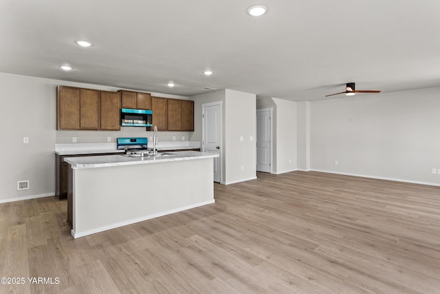 518 Chinook Winds Ln Lot 10, Tieton, WA 98947 - kitchen featuring light wood-type flooring, stainless steel appliances, light countertops, and recessed lighting