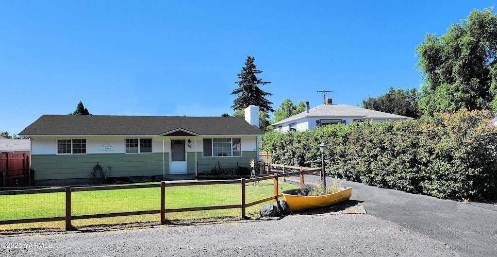 610 W Pear Ave, Selah, WA 98942 - photo 1
