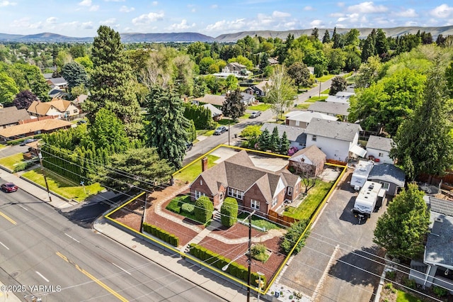 2102 Tieton Dr, Yakima, WA 98902 - aerial view of residential area featuring property parcel outlined and a mountain backdrop