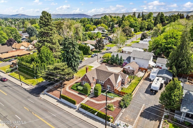 2102 Tieton Dr, Yakima, WA 98902 - aerial view of residential area featuring a mountainous background