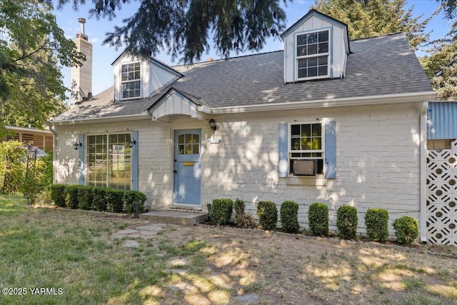 509 N 32nd Ave, Yakima, WA 98902 - view of front facade with a chimney, a shingled roof, a front yard, and cooling unit