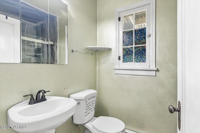 509 N 32nd Ave, Yakima, WA 98902 - bathroom with a sink and toilet