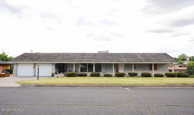 3606 Richey Rd, Yakima, WA 98902 - ranch-style house with driveway, an attached garage, and a front yard