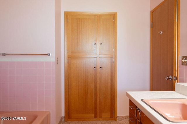 3606 Richey Rd, Yakima, WA 98902 - full bathroom featuring a tub, vanity, tile walls, and a closet
