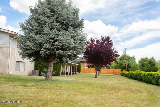 3606 Richey Rd, Yakima, WA 98902 - view of yard featuring central AC