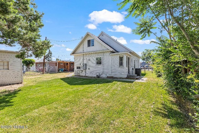 1713 S 10th Ave, Yakima, WA 98902 - back of house with board and batten siding
