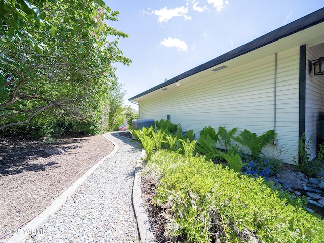9203 W Yakima Ct, Yakima, WA 98908 - view of yard featuring central air condition unit