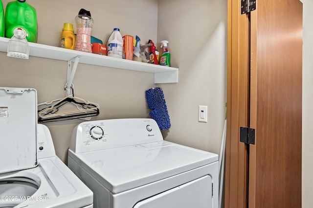 3103 Swan Ave, Yakima, WA 98902 - laundry area featuring washing machine and clothes dryer