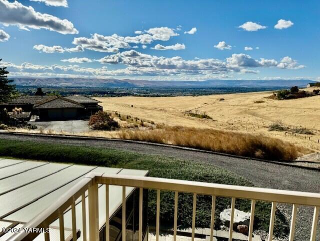 exterior space featuring a rural view