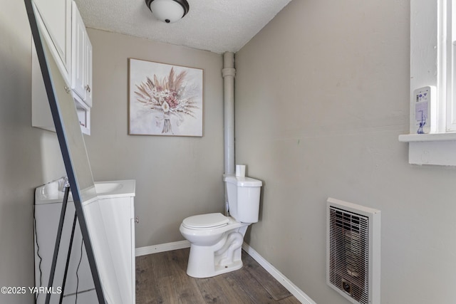 204 S 8th St, Yakima, WA 98901 - bathroom with wood finished floors, washer / dryer, vanity, and a textured ceiling