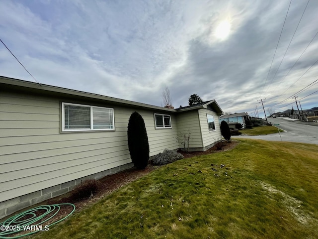 view of side of property featuring a yard