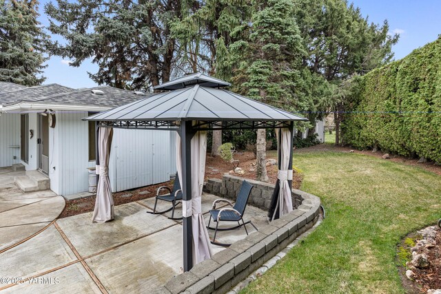 6520 Barge St, Yakima, WA 98908 - view of yard featuring a gazebo and a patio area