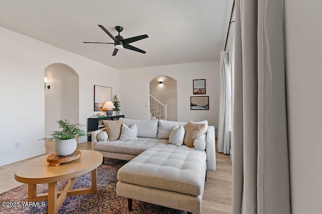 703 S 87th Ave, Yakima, WA 98908 - living area with arched walkways, a ceiling fan, light wood-style flooring, and baseboards