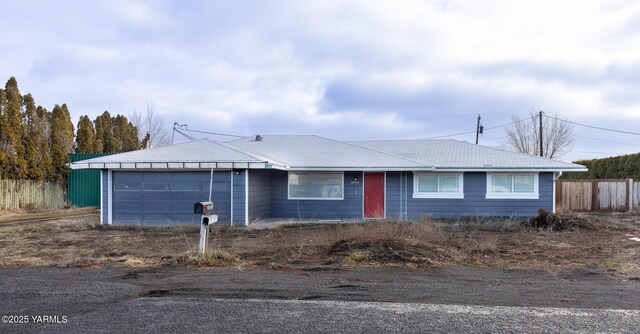 2003 S 47th Ave, Yakima, WA 98903 - single story home with a garage and fence