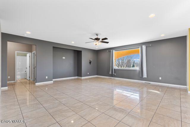 empty room featuring ceiling fan, light tile patterned floors, recessed lighting, and baseboards