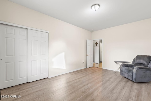 sitting room with light wood-type flooring and baseboards