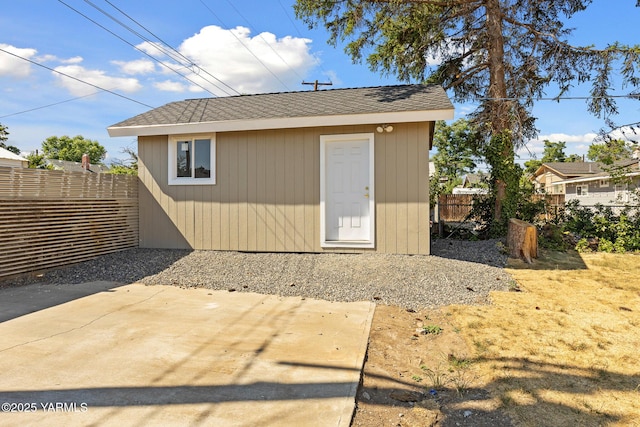 810 S 6th Ave, Yakima, WA 98902 - view of outdoor structure featuring a fenced backyard
