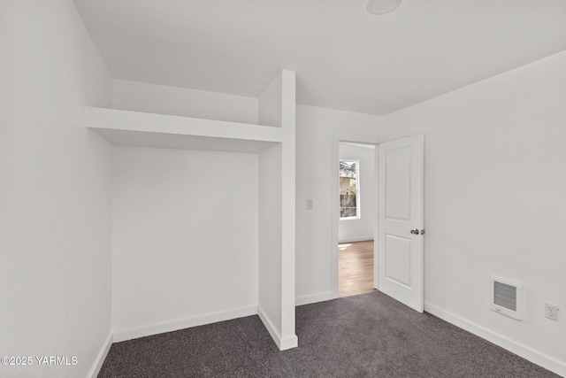 810 S 6th Ave, Yakima, WA 98902 - empty room featuring dark carpet and baseboards