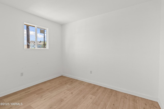 810 S 6th Ave, Yakima, WA 98902 - empty room with light wood-style flooring and baseboards