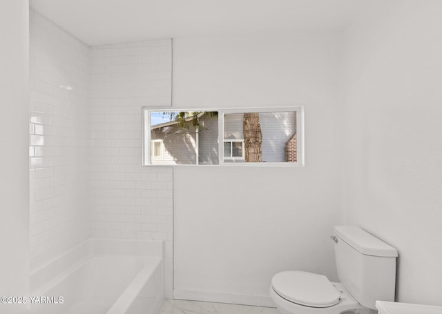 810 S 6th Ave, Yakima, WA 98902 - full bath featuring toilet and tub / shower combination