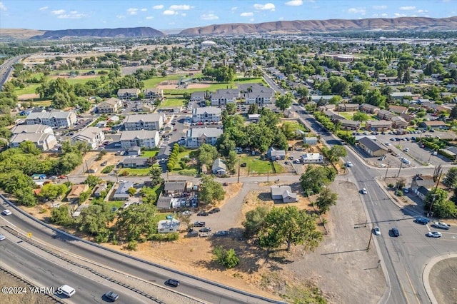 bird's eye view featuring a residential view and a mountain view