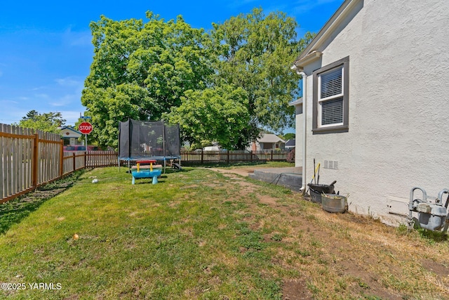319 S 14th Ave, Yakima, WA 98902 - view of yard featuring a trampoline