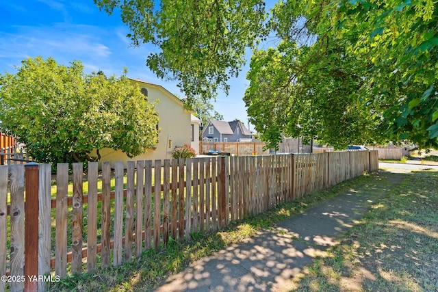 319 S 14th Ave, Yakima, WA 98902 - view of yard with fence