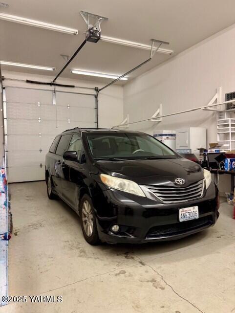 11705 Wide Hollow Rd, Yakima, WA 98908 - garage with a garage door opener
