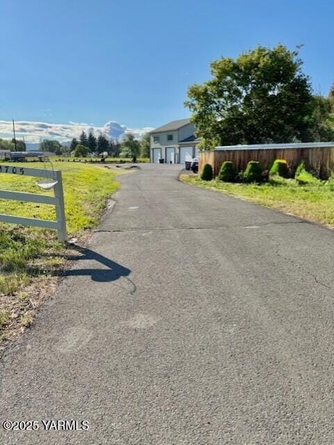 11705 Wide Hollow Rd, Yakima, WA 98908 - view of asphalt driveway