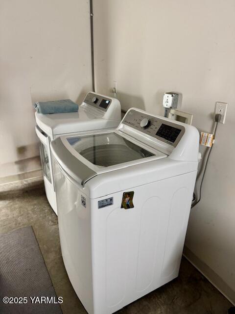 11705 Wide Hollow Rd, Yakima, WA 98908 - laundry room with separate washer and dryer