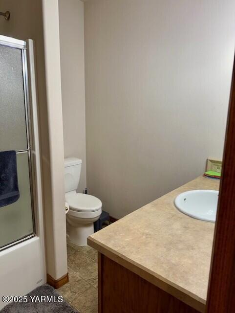 11705 Wide Hollow Rd, Yakima, WA 98908 - bathroom with vanity, toilet, and shower / bath combination with glass door