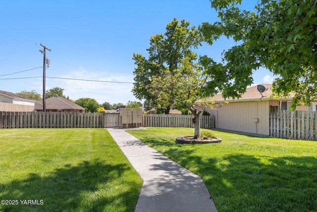 7610 Summitview Ave # 1, Yakima, WA 98908 - view of yard featuring mail area
