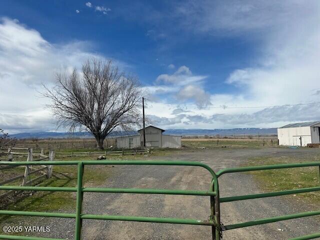 3140 Barkes Rd, Harrah, WA 98933